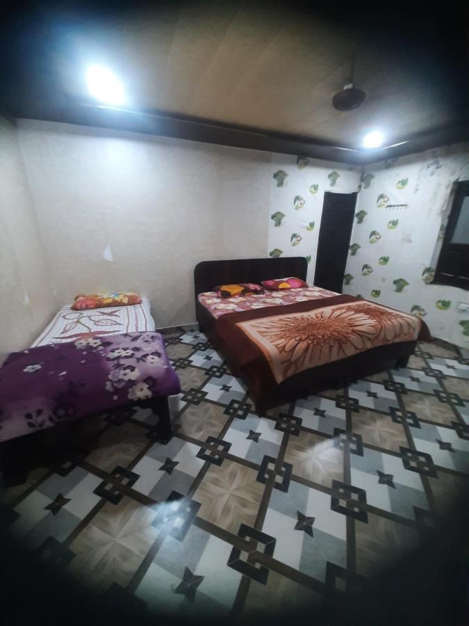 Shri Haridas Dham Матура Екстериор снимка