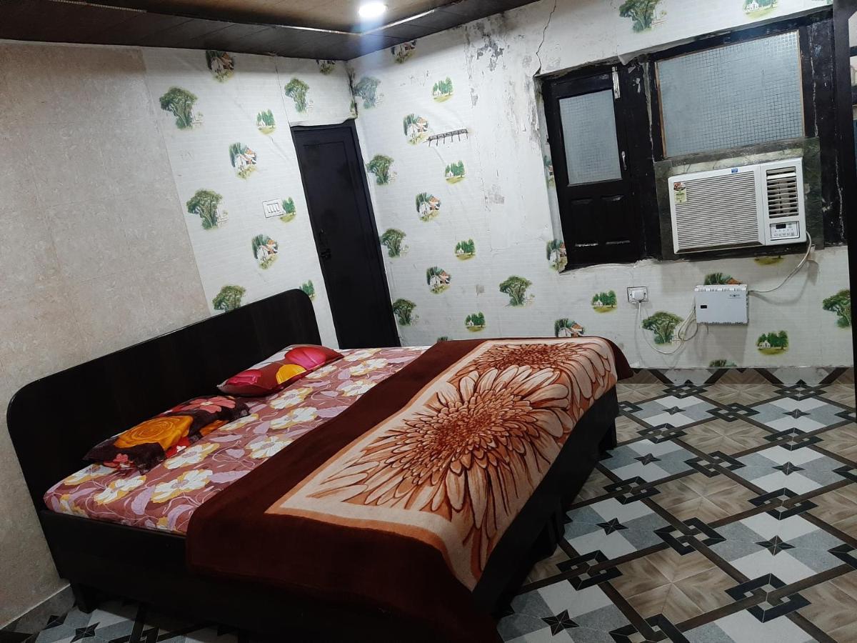 Shri Haridas Dham Матура Екстериор снимка